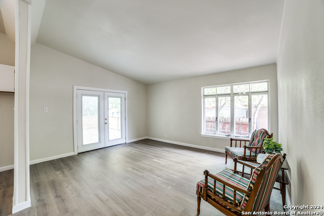 119 Rolling Green Property Photo 6