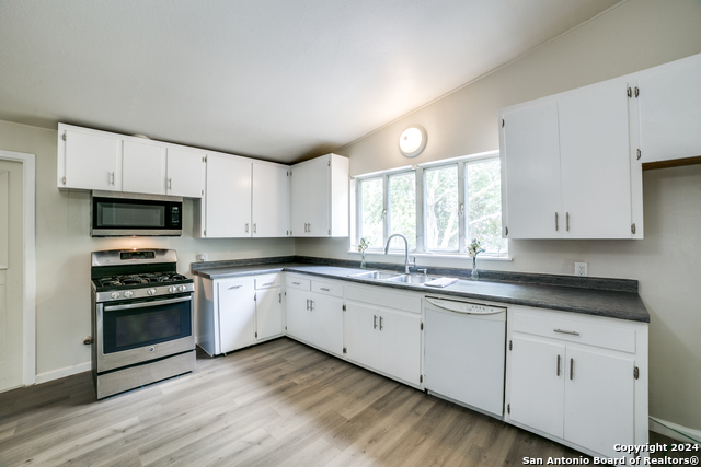 119 Rolling Green Property Photo 10