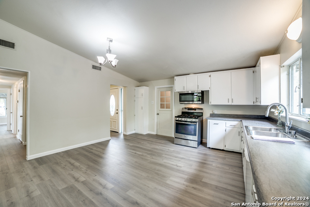 119 Rolling Green Property Photo 11