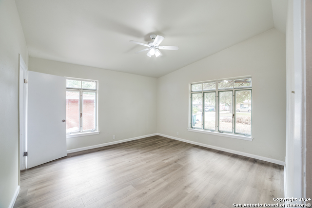 119 Rolling Green Property Photo 12