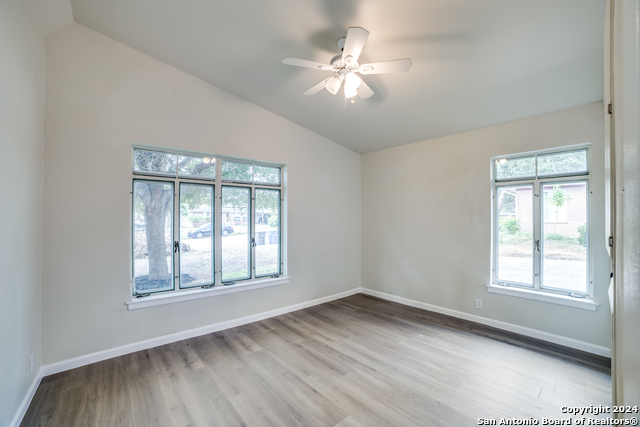 119 Rolling Green Property Photo 15