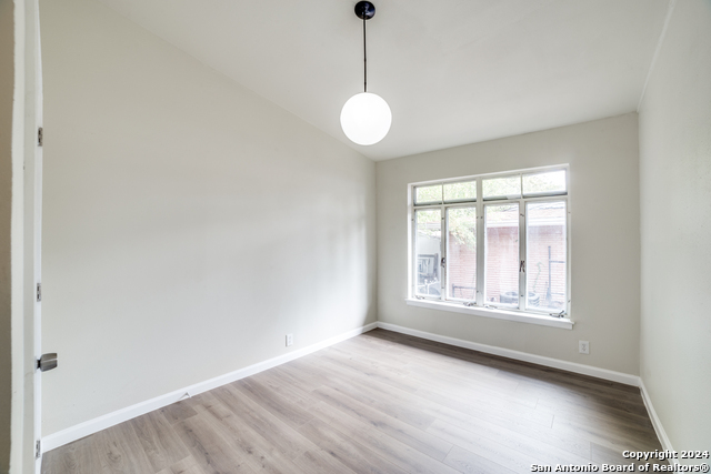 119 Rolling Green Property Photo 17