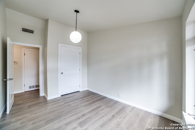 119 Rolling Green Property Photo 18