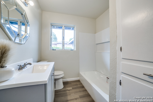 119 Rolling Green Property Photo 19