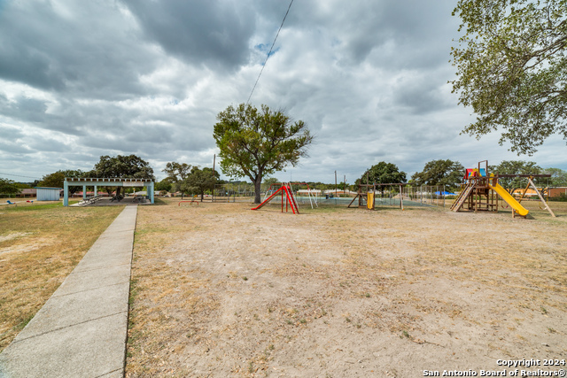 119 Rolling Green Property Photo 28