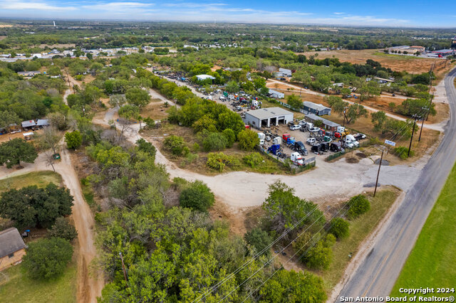 16825 Interstate 35 Property Photo 1