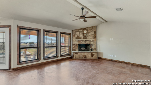 165 Lakeview Cir Property Photo 3