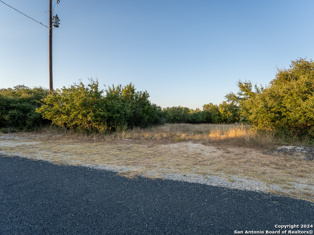 209 N Calvin Barrett Property Photo 1