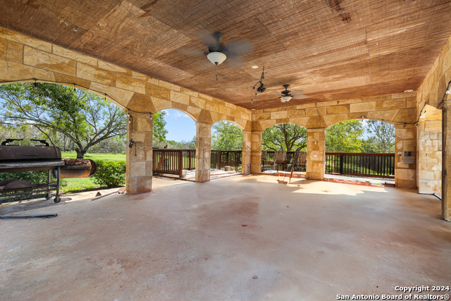 424 Homecrest Dr Property Photo 2