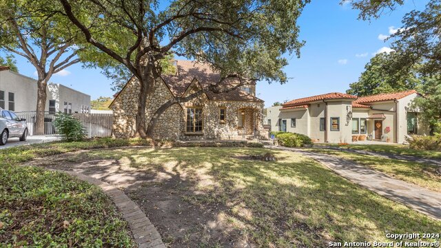 239 Stanford Dr Property Photo 1