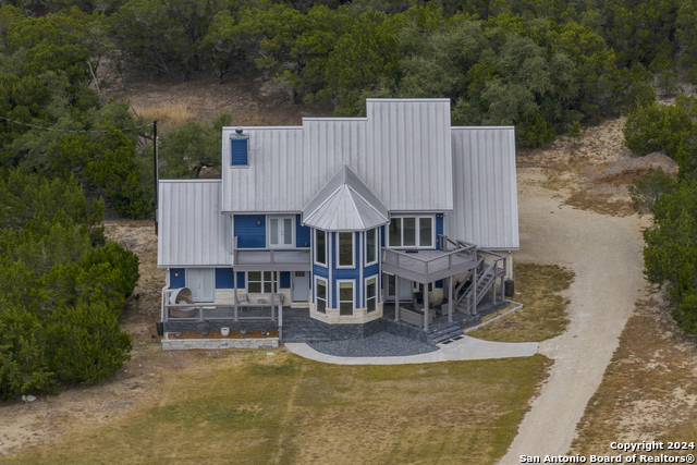 592 Lakepark Dr Property Photo 1