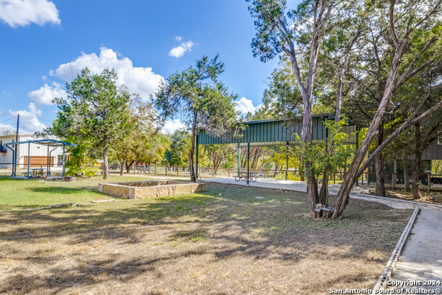 105 & 107 Wagonwheel Cir Property Photo 6