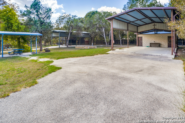 105 & 107 Wagonwheel Cir Property Photo 8