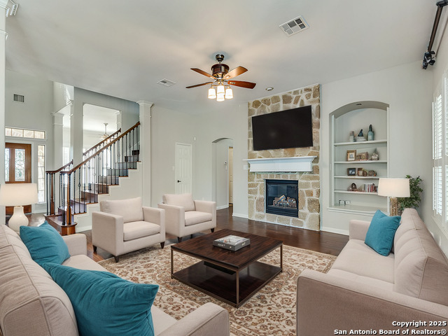 819 Tiger Lily Property Photo 1