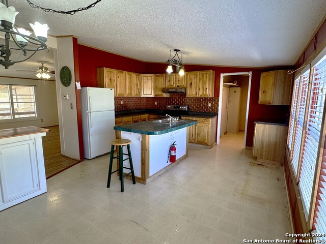 320 Sky Harbor Property Photo 8