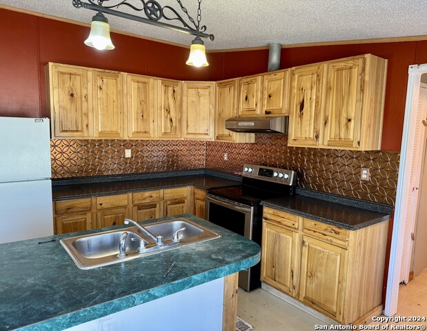 320 Sky Harbor Property Photo 9