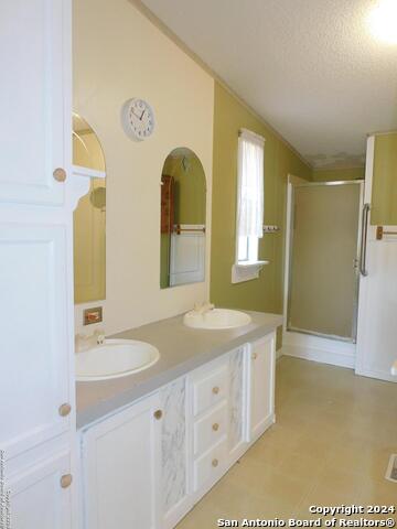 320 Sky Harbor Property Photo 14