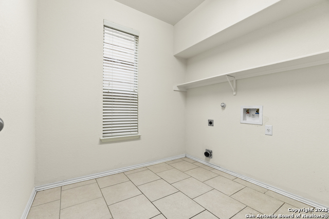 6834 Civilian Property Photo 18