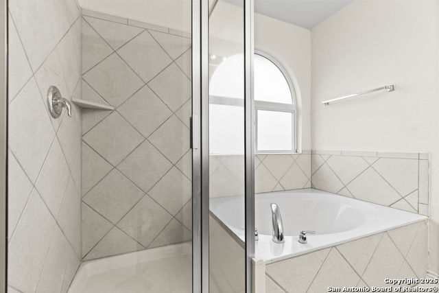 6834 Civilian Property Photo 24