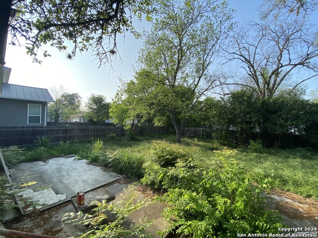 1927 E Lawndale Dr Property Photo 2