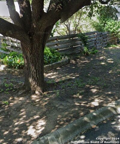 1927 E Lawndale Dr Property Photo 3