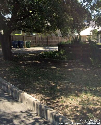1927 E Lawndale Dr Property Photo 4