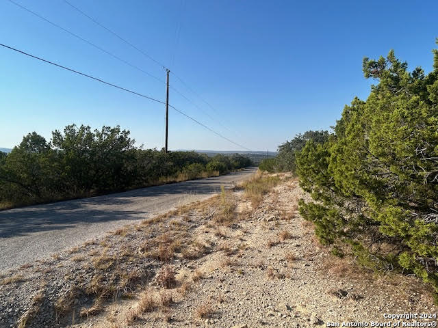 915 Overland Stage Rd Property Photo 5