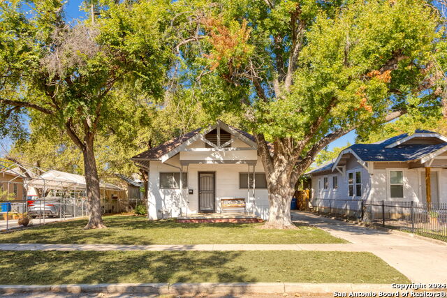 327 E Whittier St Property Photo