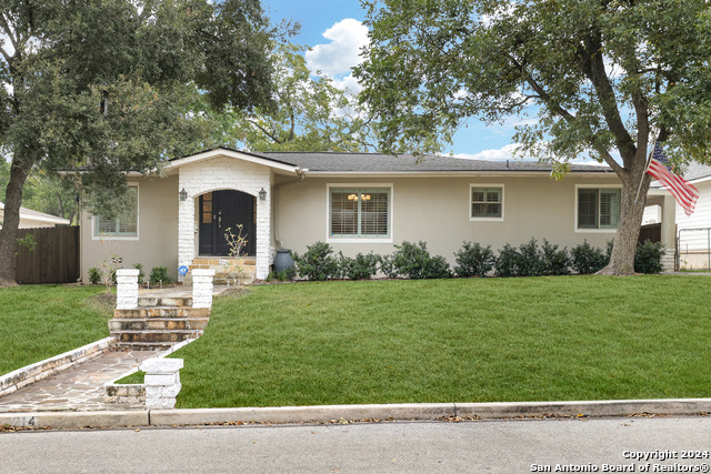 214 ROBINHOOD PL Property Photo 1