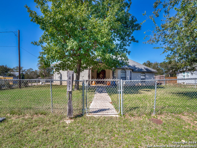 403 Hackberry Property Photo 3