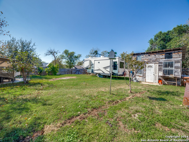 403 Hackberry Property Photo 27