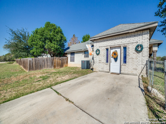 403 Hackberry Property Photo 28