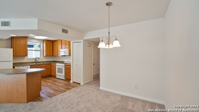 418 Shadowpoint Property Photo 2