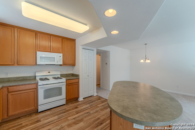 418 Shadowpoint Property Photo 7