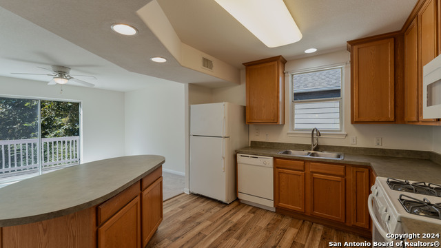 418 Shadowpoint Property Photo 9