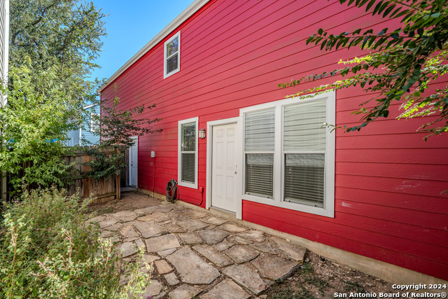418 Shadowpoint Property Photo 22