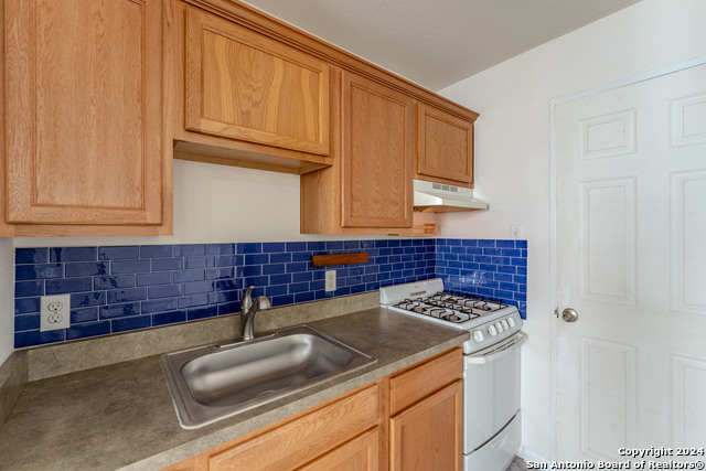 418 Shadowpoint Property Photo 26