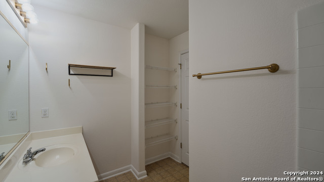 418 Shadowpoint Property Photo 31