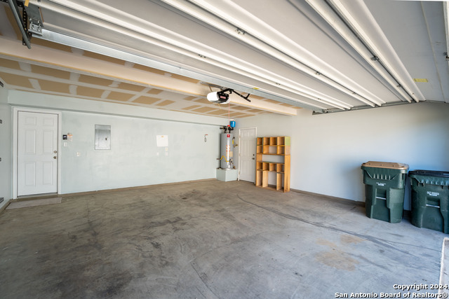 418 Shadowpoint Property Photo 32