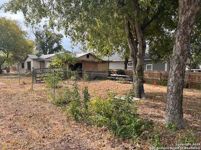 1035 Dakota St Property Photo 2