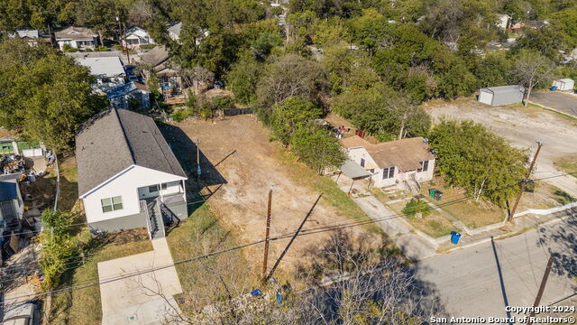 1827 Center St Property Photo 3