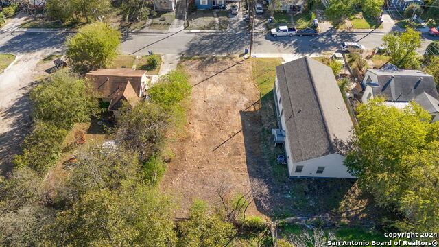 1827 Center St Property Photo 5