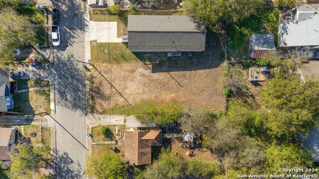 1827 Center St Property Photo 7
