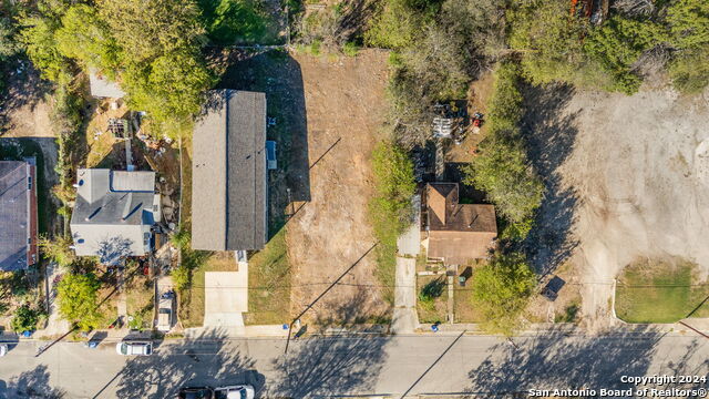 1827 Center St Property Photo 8