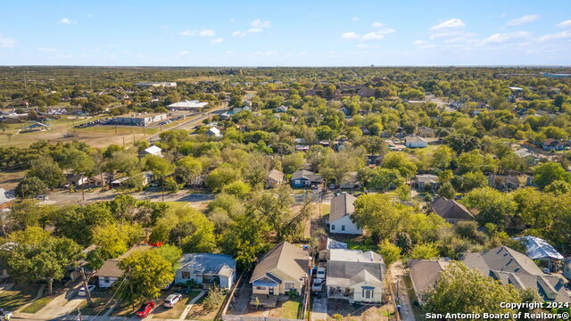1827 Center St Property Photo 13