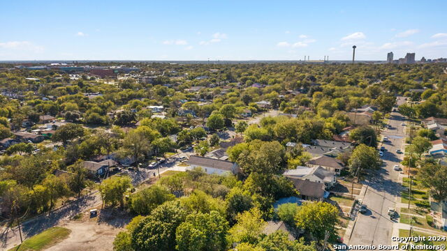 1827 Center St Property Photo 14