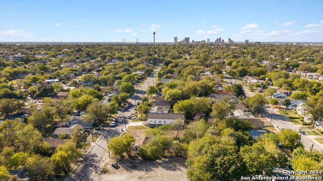 1827 Center St Property Photo 15