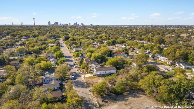 1827 Center St Property Photo 16