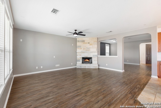 671 Pebble Bend Property Photo 6