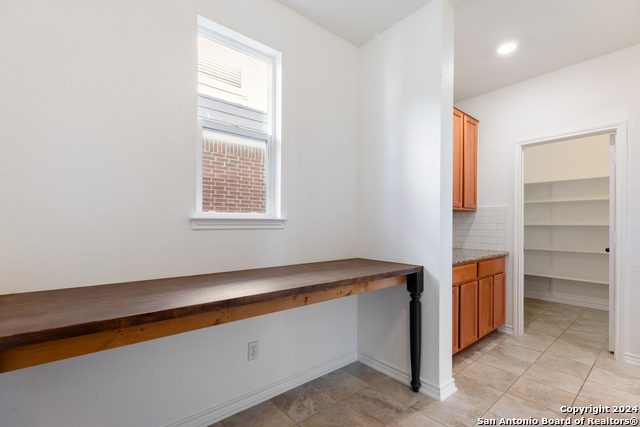 671 Pebble Bend Property Photo 16